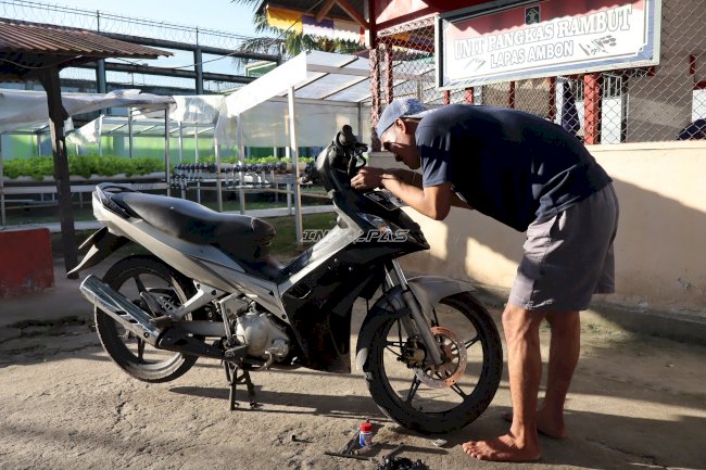 Bekali Warga Binaan Skill Otomotif, Lapas Ambon Fasilitasi Latihan Perbaikan Rem Motor