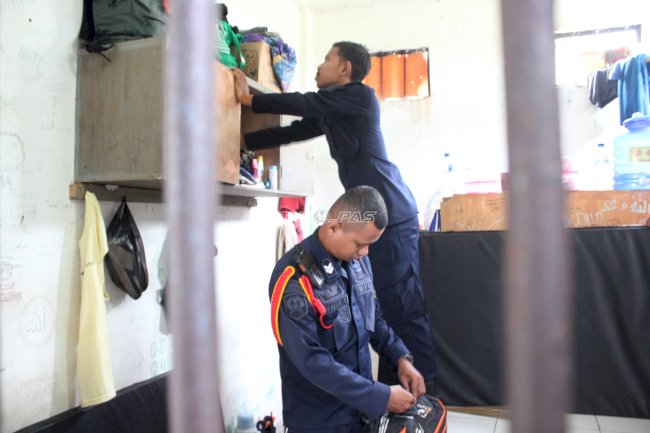 Lapas Piru Gelar Razia Kamar Hunian, Perkuat Deteksi Dini Gangguan Kamtib