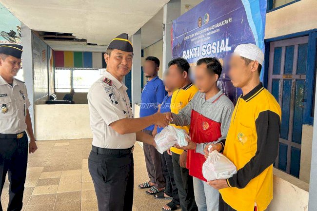 Perkuat Pembinaan Berbasis Kemanusiaan, Rutan Marabahan Salurkan Bansos bagi Warga Binaan