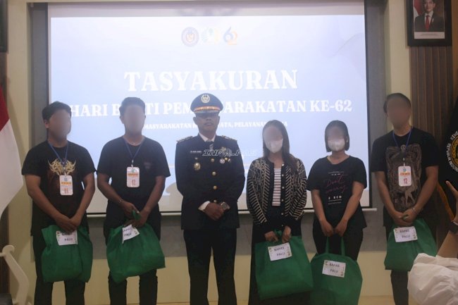 Penyaluran Gerobak Usaha, Bansos, dan Penghargaan Warnai HBP Ke-62 di Sulteng