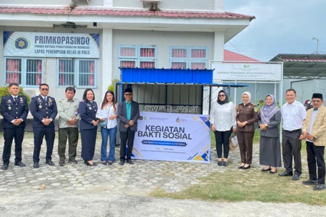 Lapas Perempuan Palu Serahkan Booth bagi Masyarakat dan Berikan Penghargaan kepada Mitra Pemasyarakatan