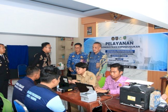 Lapas Kelas I Madiun bersama Disdukcapil Kota Madiun Laksanakan Perekaman dan Pemadanan NIK bagi Warga Binaan