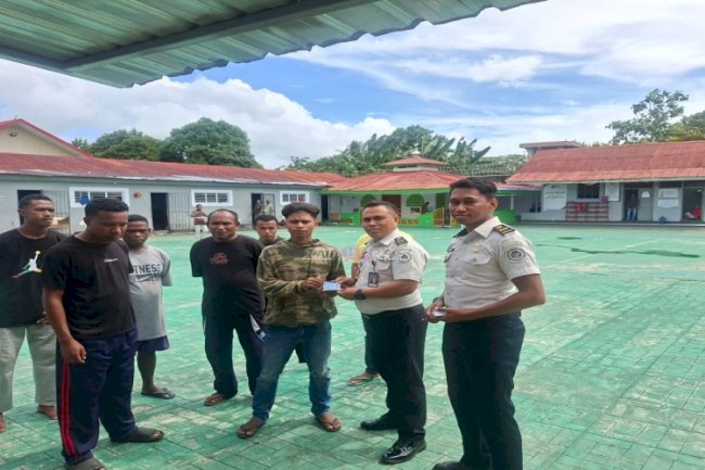 Penuhi Hak Sipil, Lapas Tual Salurkan KTP-el untuk Warga Binaan Asal Maluku Tenggara