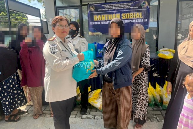 Peduli Sesama, Lapas Perempuan Martapura Salurkan Paket Sembako kepada Masyarakat