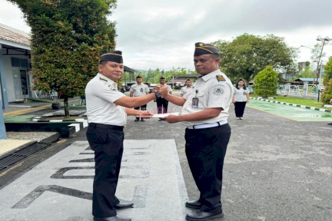 Rutan Ambon Berikan Penghargaan Petugas Teladan sebagai Wujud Apresiasi Kinerja