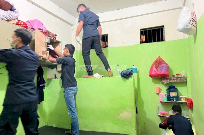 Penggeledahan Malam Hari, Lapas Piru Perkuat Komitmen Zero Halinar