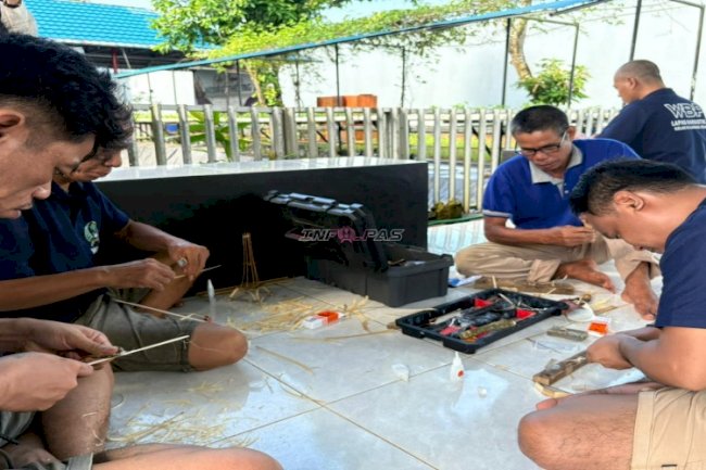 Sulap Bambu Jadi Miniatur Tugu, Warga Binaan Lapas Narkotika Karang Intan Tunjukkan Kreativitas Positif