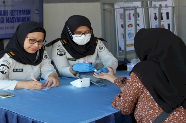 Keluarga Warga Binaan Manfaatkan Layanan Cek Kesehatan Gratis di Rutan Perempuan Surabaya
