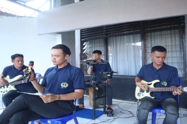 Rawana Band Tampil Memukau, Hibur Pengunjung Rutan Pelaihari