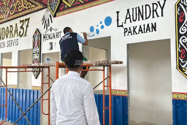 Hiasi Pujasera dengan Karya Seni, Lapas Batulicin Kembangkan Pembinaan Mural Warga Binaan