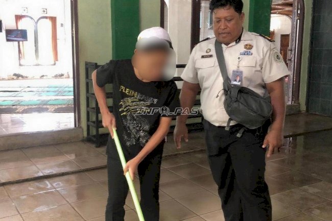 Tempa Disiplin ABH, PK Bapas Amuntai Dampingi Pelayanan Masyarakat di Masjid