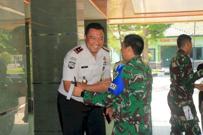 Perkuat Sinergi, Kalapas Pemuda Madiun Silaturahmi ke Yonif 501/Bajra Yudha