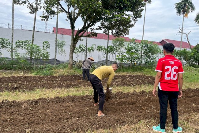 Perkuat Ketahanan Pangan, Lapas Muara Tebo Tanam Bibit Sayur di Lahan Pertanian