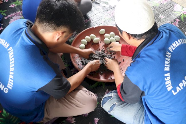 Warga Binaan Lapas Tanjung Belajar Produksi Telur Asin, Bidik Jadi Peluang Usaha