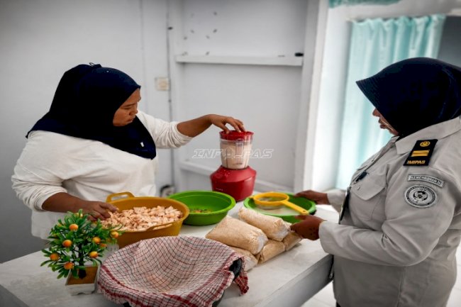 Berbasis Budaya Lokal, Lapas Lapas Bandanaira Ajari Warga Binaan Membuat Sirup Pala 