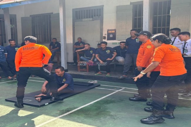 Gandeng Pos SAR Banda, Lapas Bandanaira Gelar Sosialisasi dan Simulasi Mitigasi Bencana Gempa Bumi