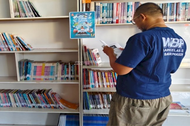 Tingkatkan Minat Baca Warga Binaan, Lapas Banjarmasin Optimalkan Fungsi Perpustakaan