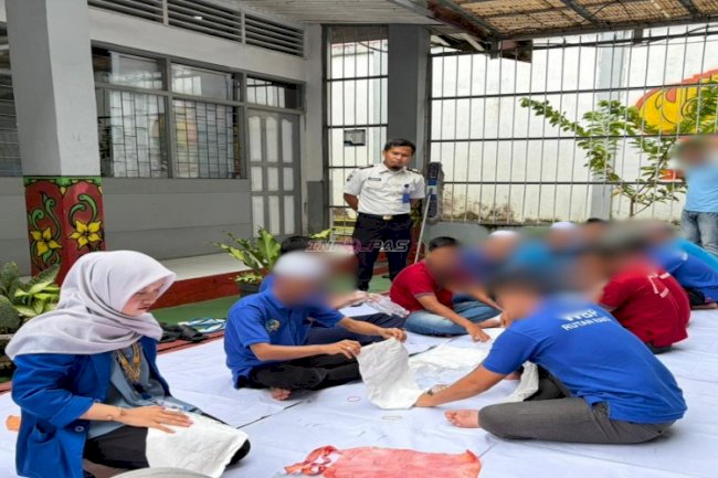 Rutan Rantau bersama Mahasiswa KKN UIN Antasari Banjarmasin Gelar Sosialisasi dan Praktik Pembuatan Tas Tenteng Motif Sasirangan 