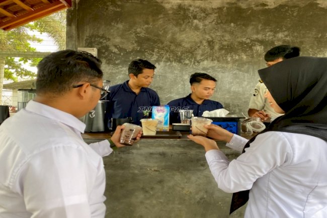 Asa Corner Lapas Banjarbaru Laris Manis, Warga Binaan Tunjukkan Hasil Pelatihan Barista