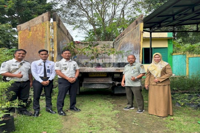 Lapas Banjarbaru Terima Bibit Tanaman dari DKP3 Kota Banjarbaru