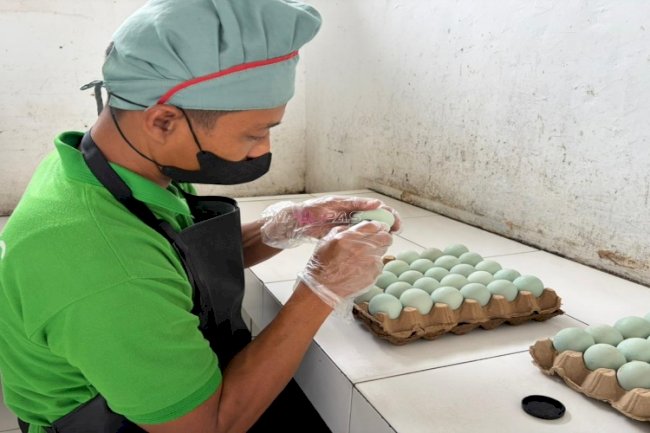 Asah Keterampilan dan Kemandirian, Warga Binaan Rutan Rantau Produksi Telur Asin RuRa