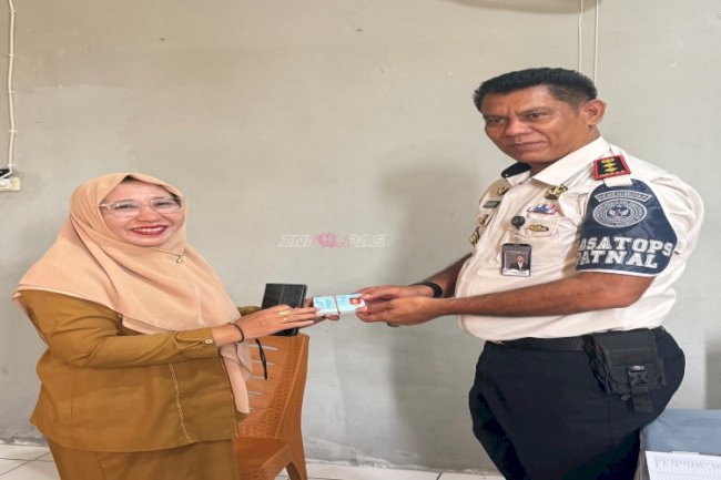Lapas Namlea Terima 31 KTP-el Warga Binaan dari Disdukcapil Kab. Buru