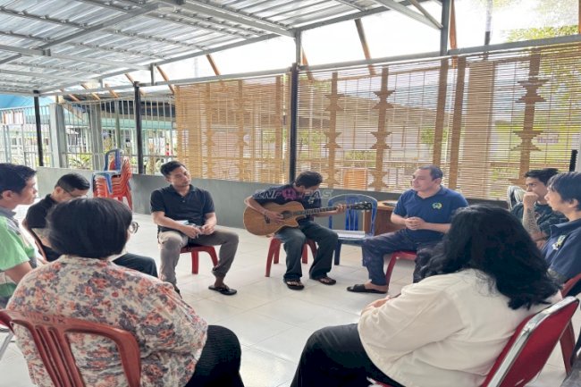 Pembinaan Rohani, Warga Binaan Lapas Narkotika Karang Intan Jalani Kebaktian dengan Khidmat