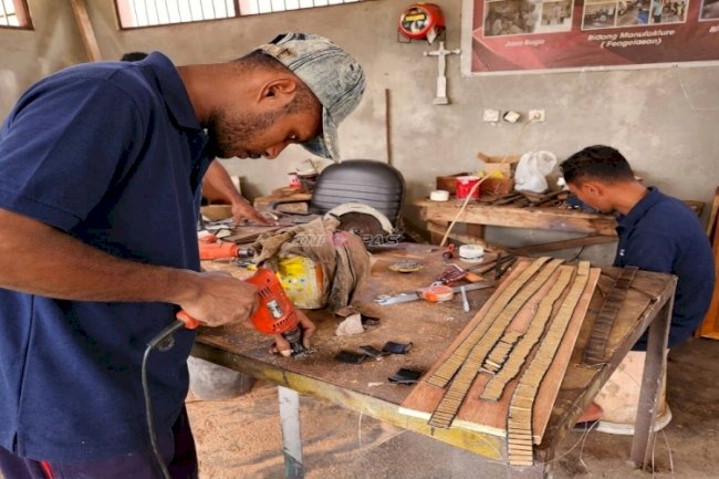 Kreativitas di Balik Jeruji, Warga Binaan Lapas Tual Buat Ikat Pinggang dari Akrilik dan Eboni