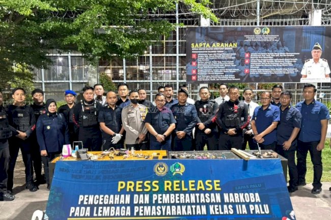 Tingkatkan Keamanan, Lapas Palu dan Polresta Palu Razia Kamar Hunian Warga Binaan