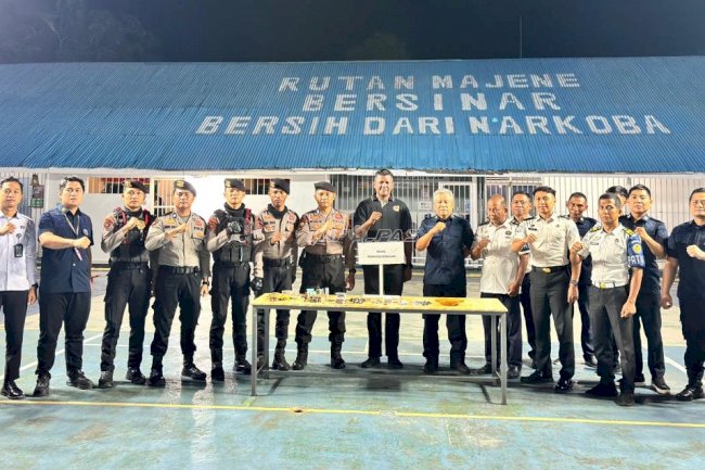 Rutan Majene Geledah Blok dan Kamar Hunian Warga Binaan bersama Polres Majene