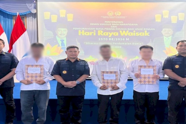 Tiga Warga Binaan Lapas Banjarmasin Terima RK Waisak 2570 BE