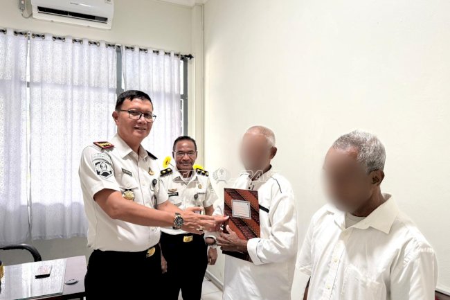 Enam Warga Binaan Lapas Ambon Terima Remisi Lansia