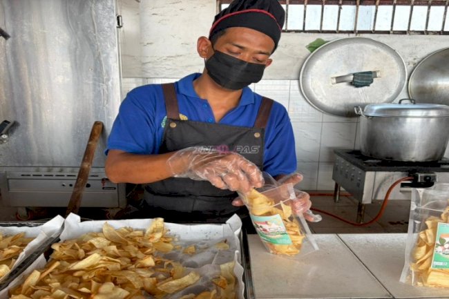 Kreativitas Warga Binaan Rutan Rantau, Buat Keripik Singkong RuRa hingga Barber Shop Mini