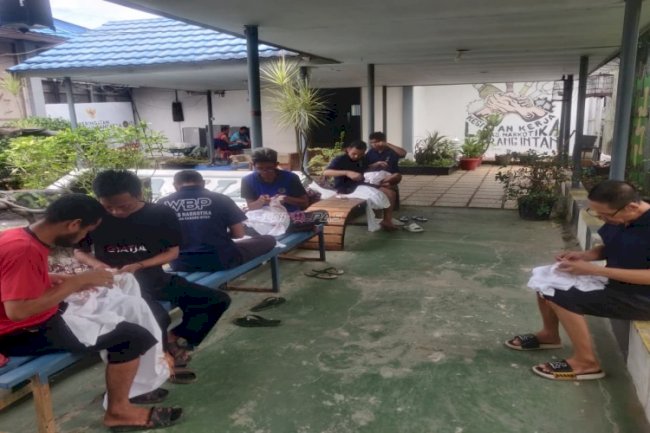 Lapas Narkotika Karang Intan Perkuat Pembinaan Kemandirian melalui Kerajinan Sasirangan
