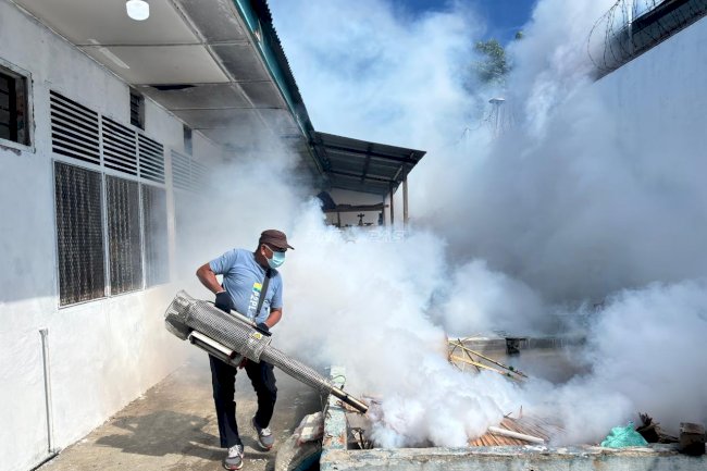 Cegah DBD, Rutan Majene Laksanakan Fogging di Area Hunian dan Perkantoran