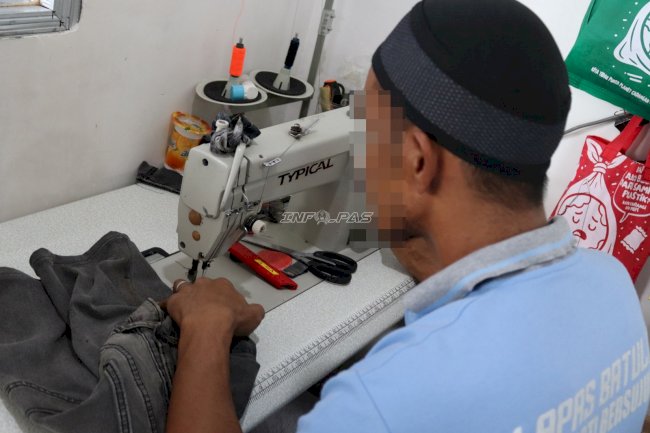 Merajut Asa dari Balik Jeruji, Warga Binaan Lapas Batulicin Tekuni Keterampilan Menjahit