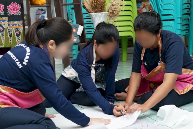 Tingkatkan Keterampilan, Warga Binaan Lapas Perempuan Malang Jalani Uji Kompetensi Membatik Level 2