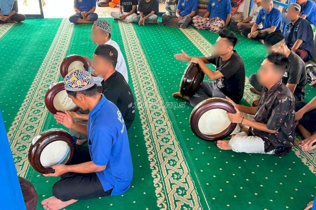 Lestarikan Seni Islami, Rutan Marabahan Latih Warga Binaan Bermain Hadrah