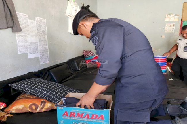 Pastikan Bersih dari Benda Terlarang, Lapas Tual Geledah Kamar Warga Binaan