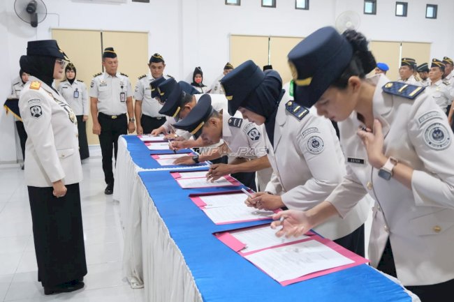 Kakanwil Ditjenpas Babel Lantik 6 PNS, Tekankan Integritas dan Etika