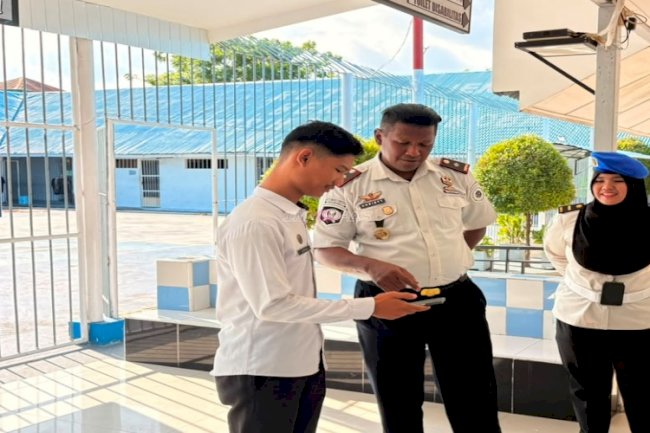 Satops Patnal Rutan Majene Periksa Handphone Petugas, Perkuat Integritas dan Deteksi Dini Pelanggaran