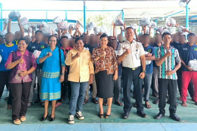 Warga Binaan Lapas Kalabahi Terima Peralatan MCK dari Kemenag Kab. Alor