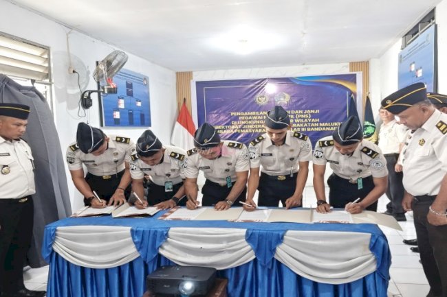 Ambil Sumpah dan Janji Lima ASN Baru, Kalapas Bandanaira Tekankan Integritas dan Semangat Melayani