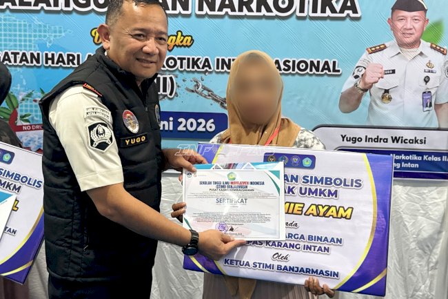 Lapas Narkotika Karang Intan Serahkan Gerobak UMKM bagi Keluarga Warga Binaan dan Warga Desa Binaan