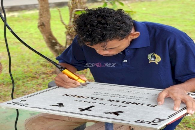 Kreatif Mandiri, Warga Binaan Lapas Tual Sukses Produksi Batu Nisan Berkualitas