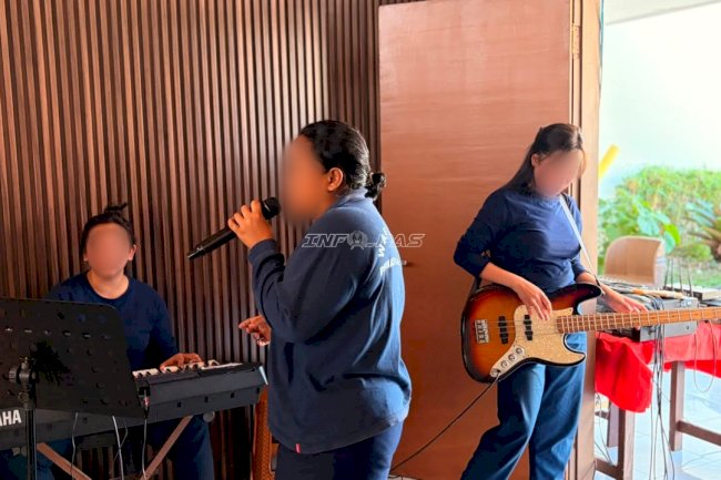 Latihan Band, Warga Binaan Lapas Perempuan Malang Kembangkan Bakat dan Kepercayaan Diri