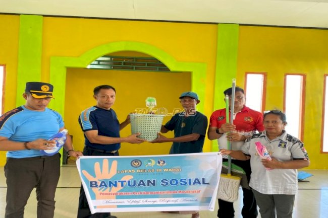 Lapas Wahai Salurkan Bantuan Alat Kebersihan untuk TPA Nurul Hidayah