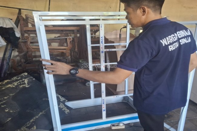 Lemari Aluminium Produksi Warga Binaan Rutan Sinjai Laku Dipesan Masyarakat