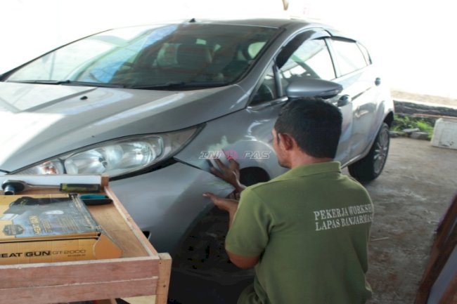 Warga Binaan Lapas Banjarmasin Asah Keterampilan Body Repair melalui Program Pembinaan Kemandirian