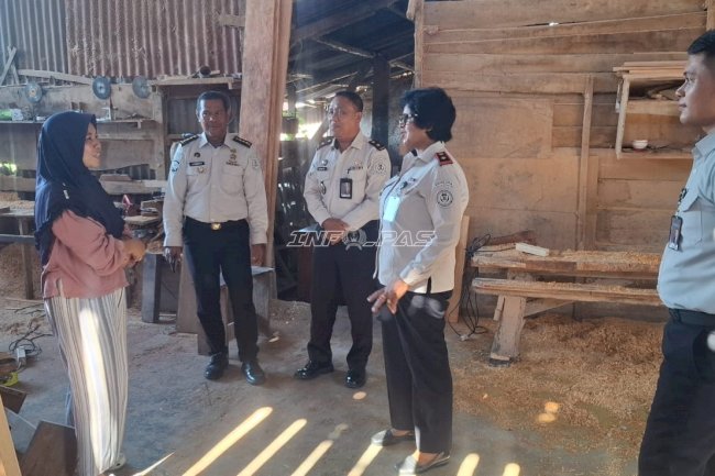 Dukung Kemandirian Klien Pemasyarakatan, Bapas Ambon Perpanjang Kerja Sama dengan Meubel RR